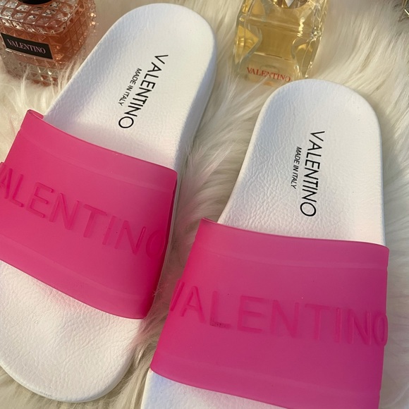 ❗️SOLD❗️Valentino slides - Picture 2 of 5